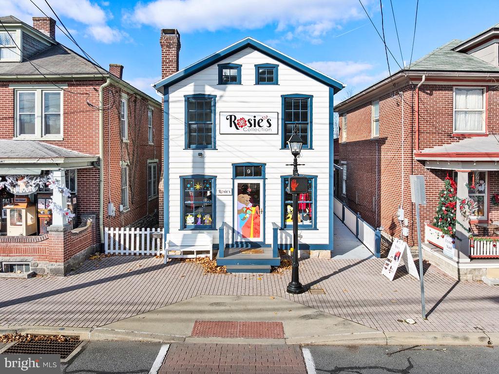 PAAD2020864 9 Steinwehr Avenue