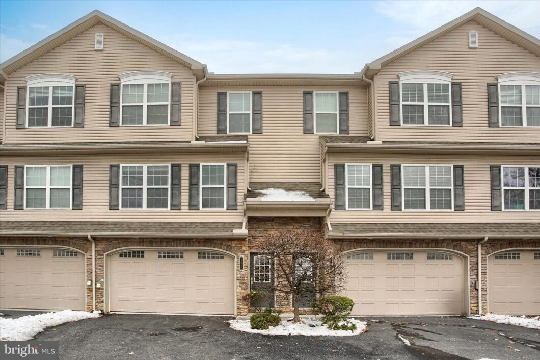 PACB2049052 110 Old Schoolhouse Lane