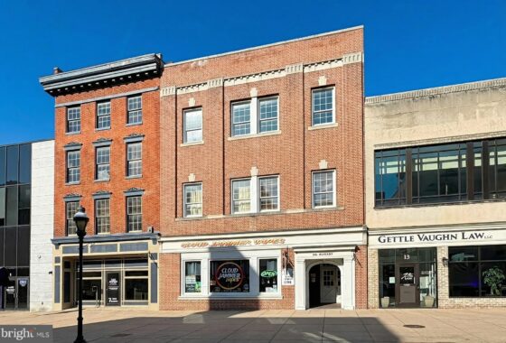 PAYK2097802 9 11 E Market Street